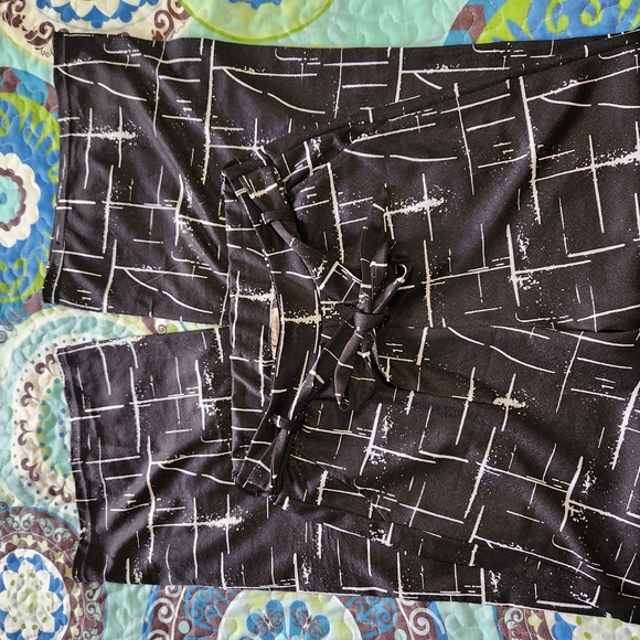 Black and White Wide Leg Pants - Picture 8 of 8